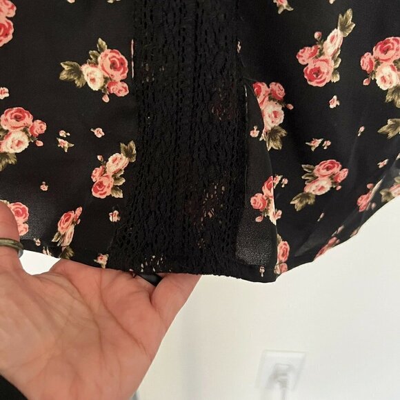 𝅺VINTAGE cottage tiny floral ruffle lace blouse top SMALL Long Sleeve black - Picture 4 of 9